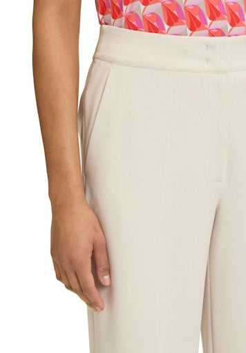 An image of the Betty Barclay Classic Trouser 3/4 Length