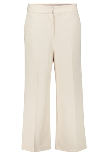 An image of the Betty Barclay Classic Trouser 3/4 Length