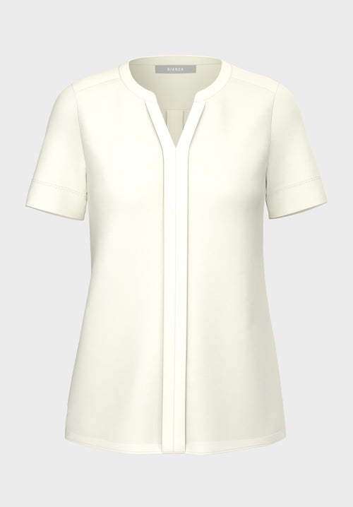 Bianca Paja Short Sleeve Blouse. Short sleeved blouse with V-neckline in the colour cream.
