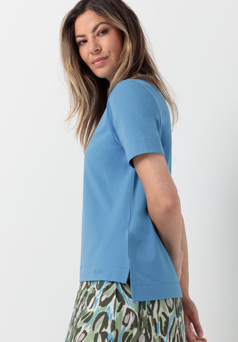 Bianca Short Sleeve Round Neck Delilah Top. A regular fit top with short sleeves and round neckline, in a soft blue material.