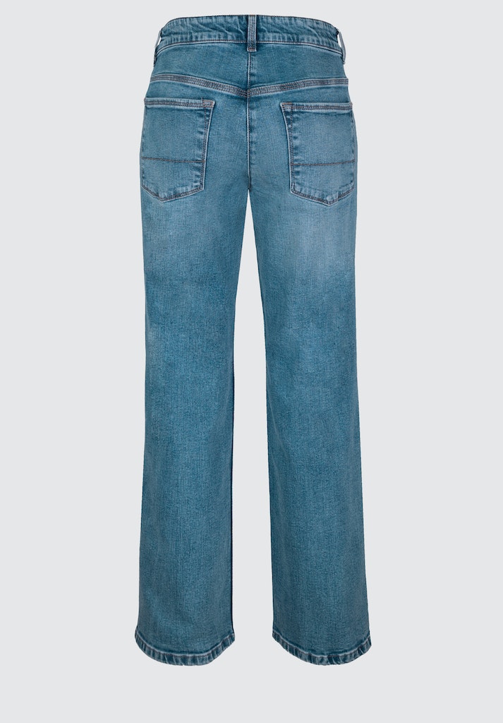 Bianca Denver Jeans. A classic blue denim regular fit jean with straight leg, zip and button fastening, and pockets. The pockets are embellished with a diamante detail.