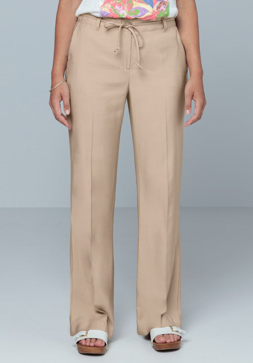 Bianca Parigi Trouser. A regular fit, straight leg trouser with zip and tie fastening in the colour sand.