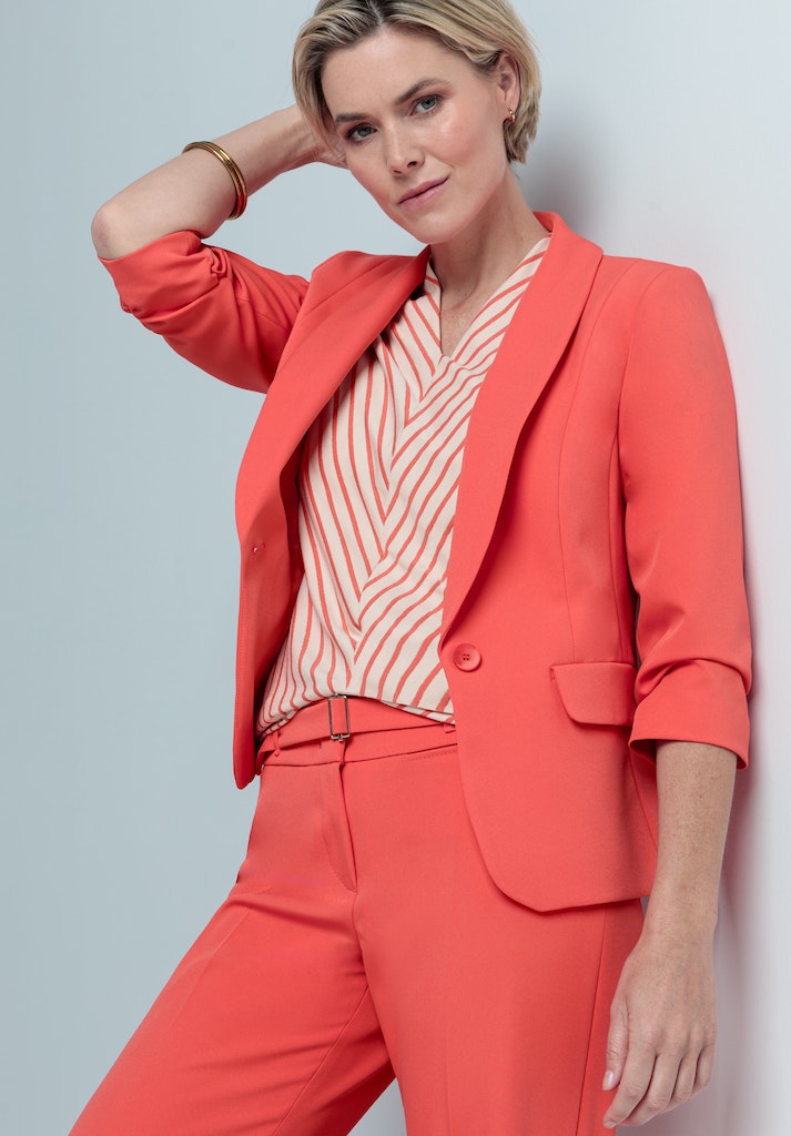 Bianca Filis Blazer.  A regular fit blazer with 3/4 length sleeves, V-neck and single button fastening. This blazer has faux pockets and the colour is a vibrant coral shade.