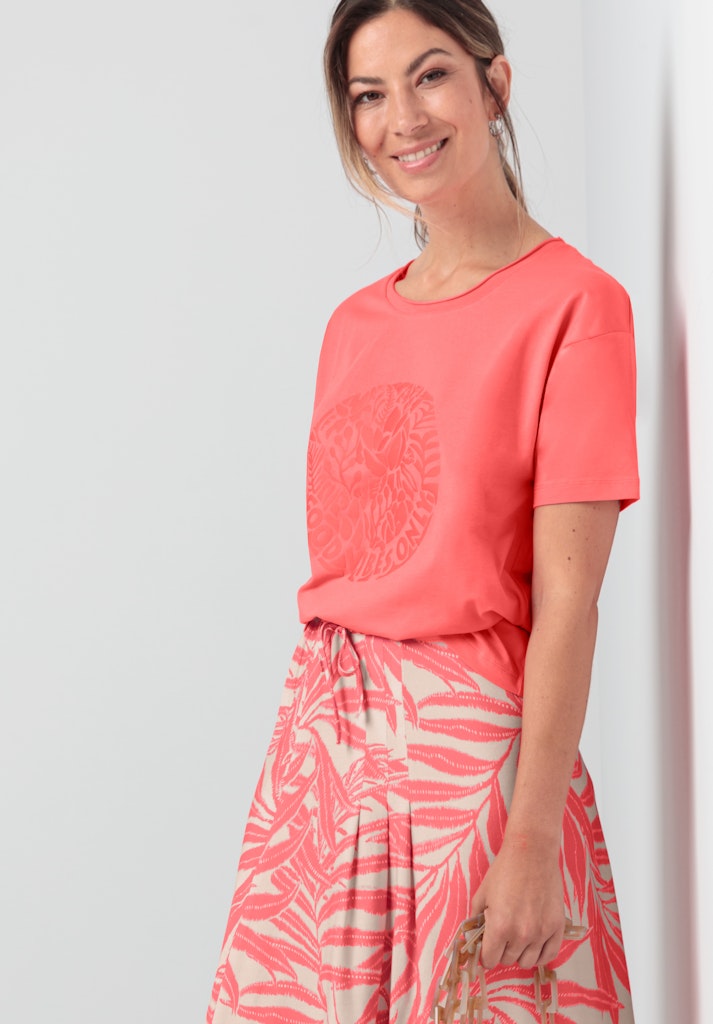 Bianca Dianne Short Sleeve Top. A regular fit, T-shirt style top with short sleeves and round neckline. Features a motif and coral colour.