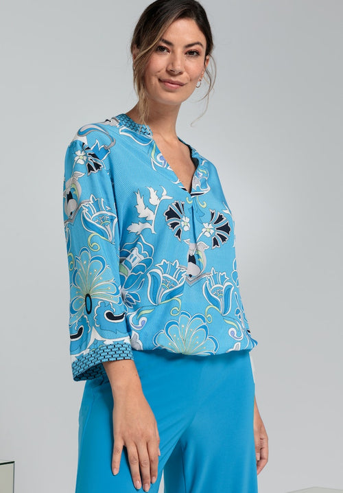 The Bianca Anra shirt has an eye catching blue pattern and flattering V-neck design. The shirt has 3/4 length sleeves and a relaxed fit.