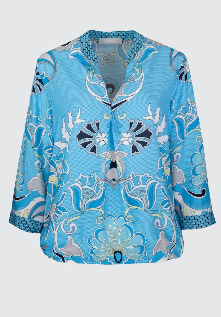 The Bianca Anra shirt has an eye catching blue pattern and flattering V-neck design. The shirt has 3/4 length sleeves and a relaxed fit.