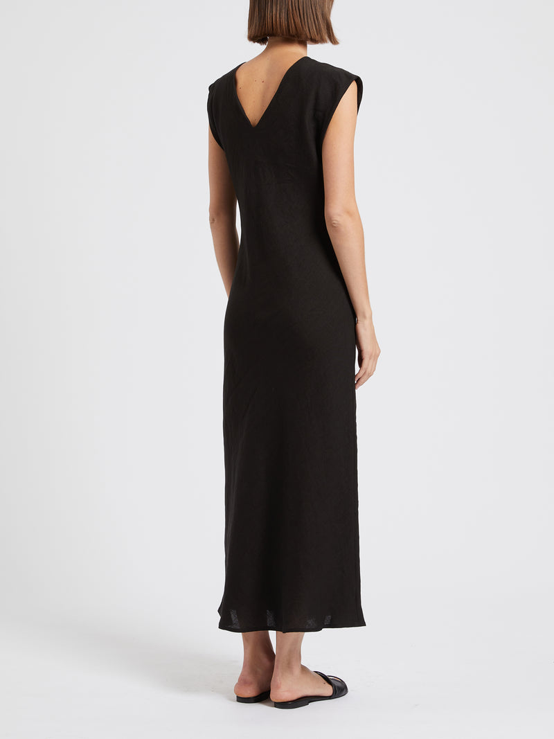 Marella Hidalgo Cap Sleeve Linen Dress. A long dress with short sleeves and boat neck. The back has a V-neck. This dress comes in black linen.