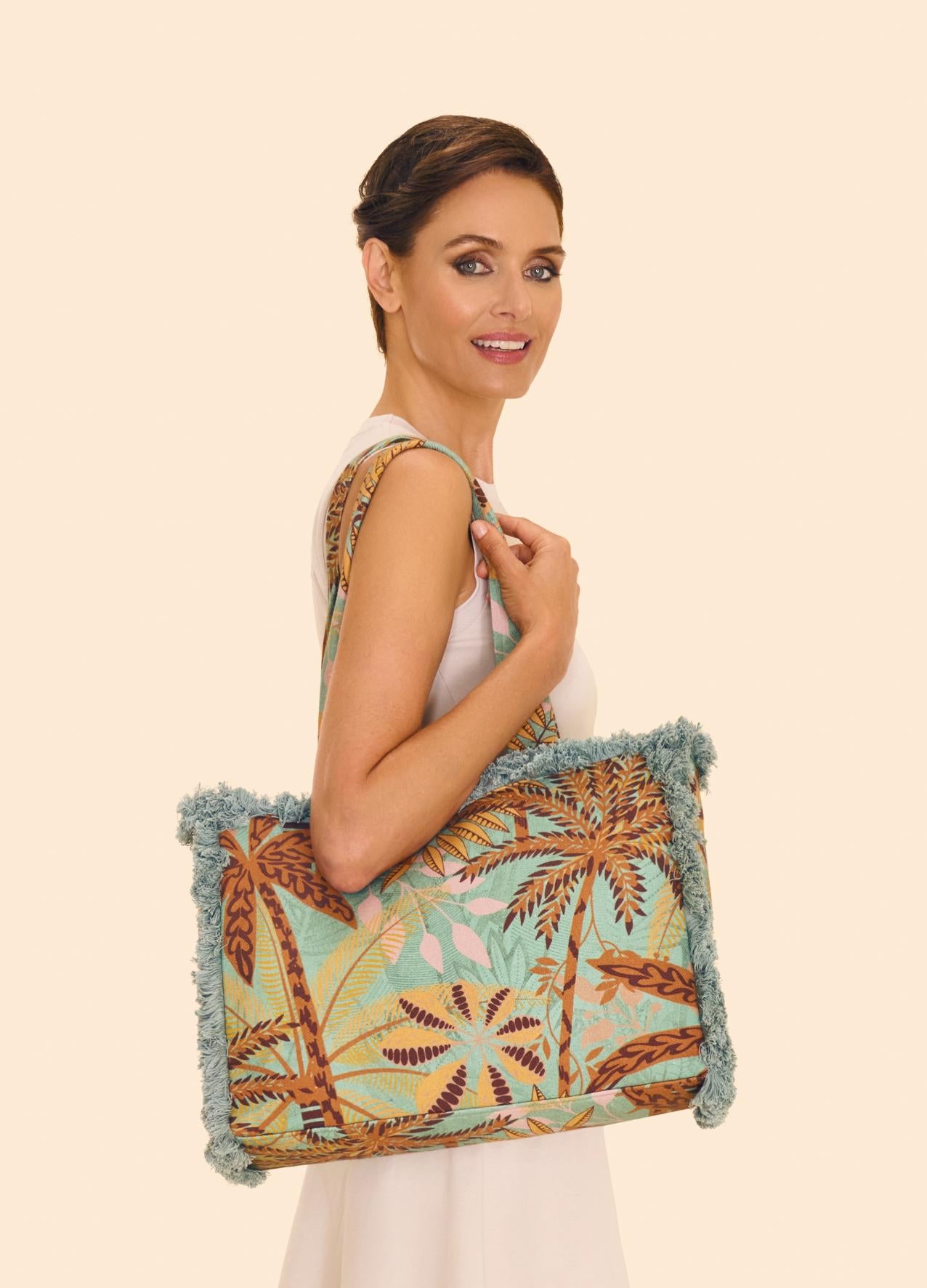 An image of the Powder Fringed Box Tote Bag