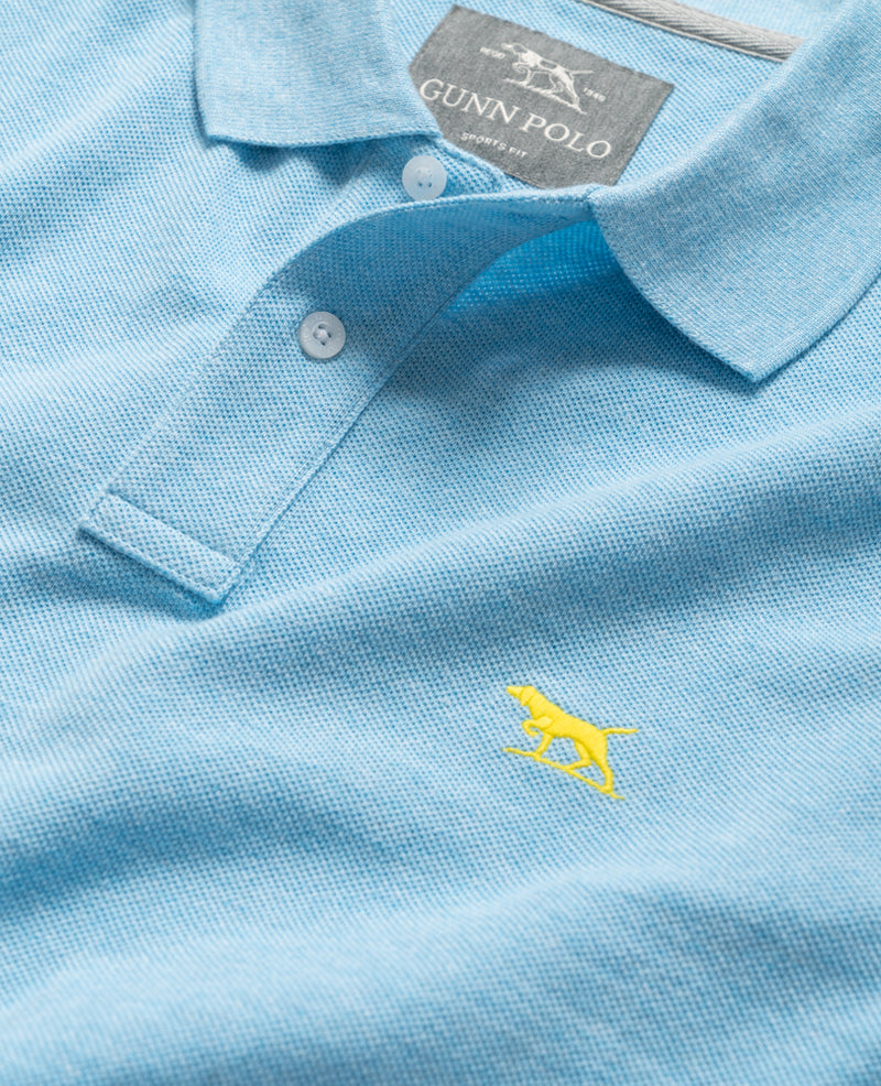 Rodd & Gunn Gunn Polo. A sports fit polo with short sleeves and collared neckline, this polo features a logo on the chest and is a surf blue colour.