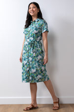 Lily & Me Dune Dress Meadow Spray. A mid-length dress with short sleeves, collared neckline and waist tie. This dress is in a sage green floral print.