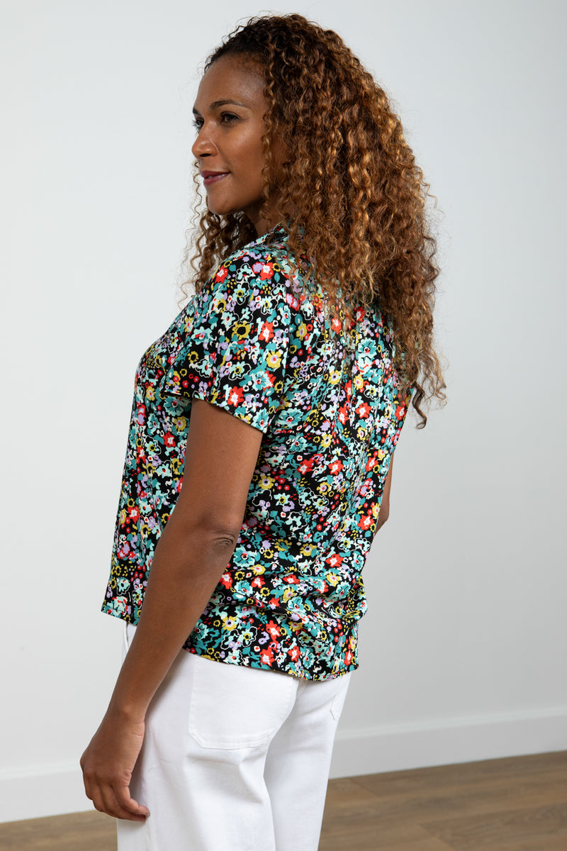 Lily & Me Saltgrass Shirt Wildflower. A collared shirt with raglan cap sleeves and multicoloured floral print.