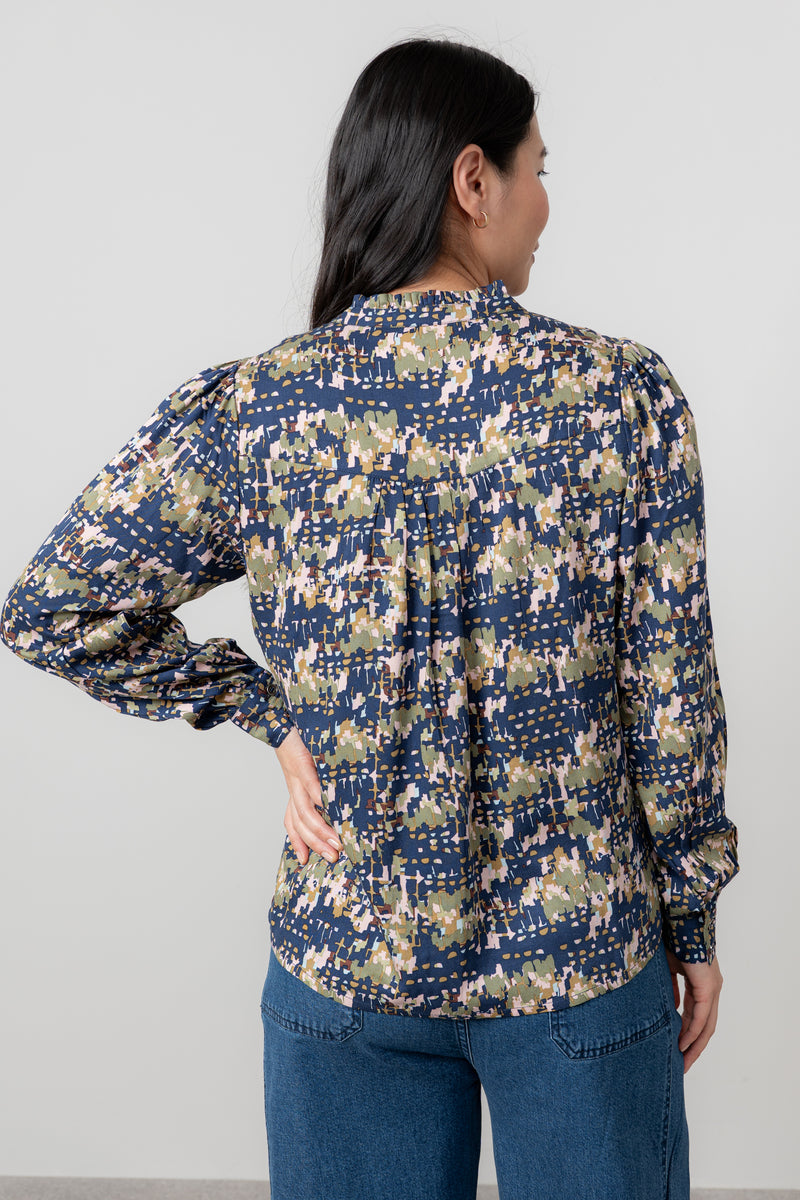 An image of the Lily & Me Wayfaring Blouse Clover