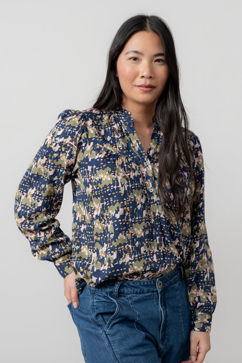 An image of the Lily & Me Wayfaring Blouse Clover