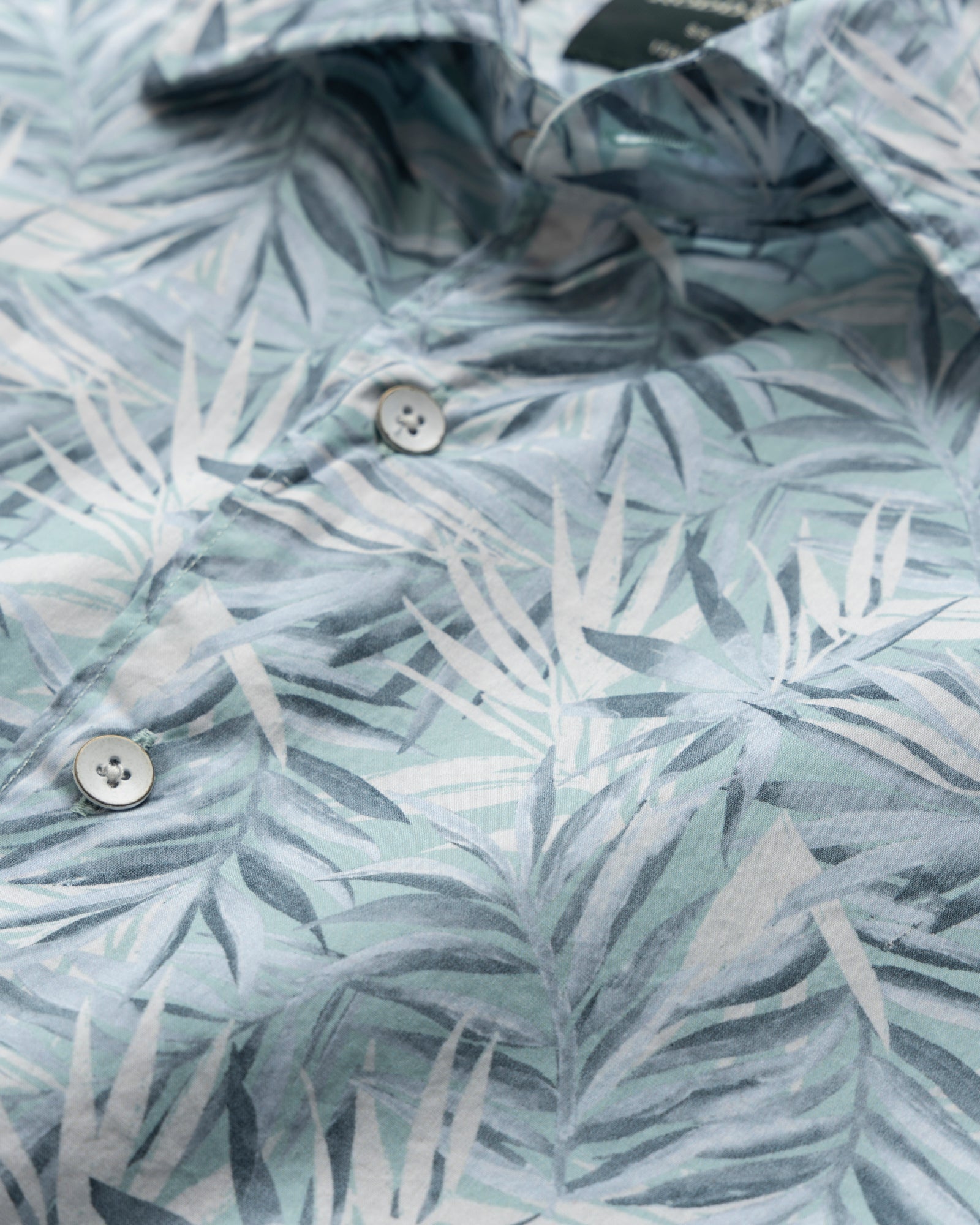 An image of the Rodd & Gunn Cherry Tree Bay Sports Fit Shirt