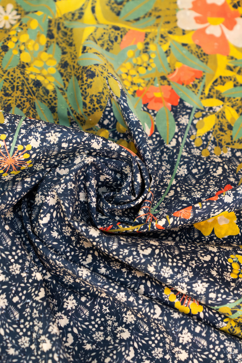 Floral Hedgerow Cotton Poplin Scarf - Navy