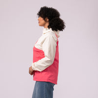 An image of the Mac in a Sac Nomad Kagoul