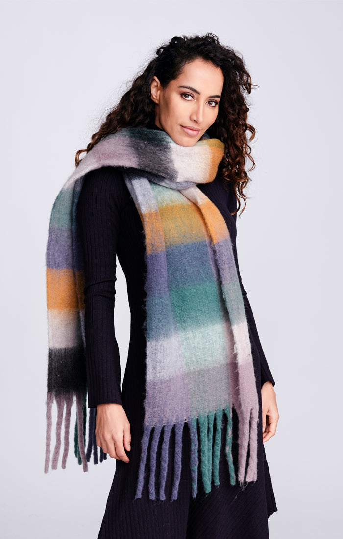 An image of the Pia Rossini Scarf