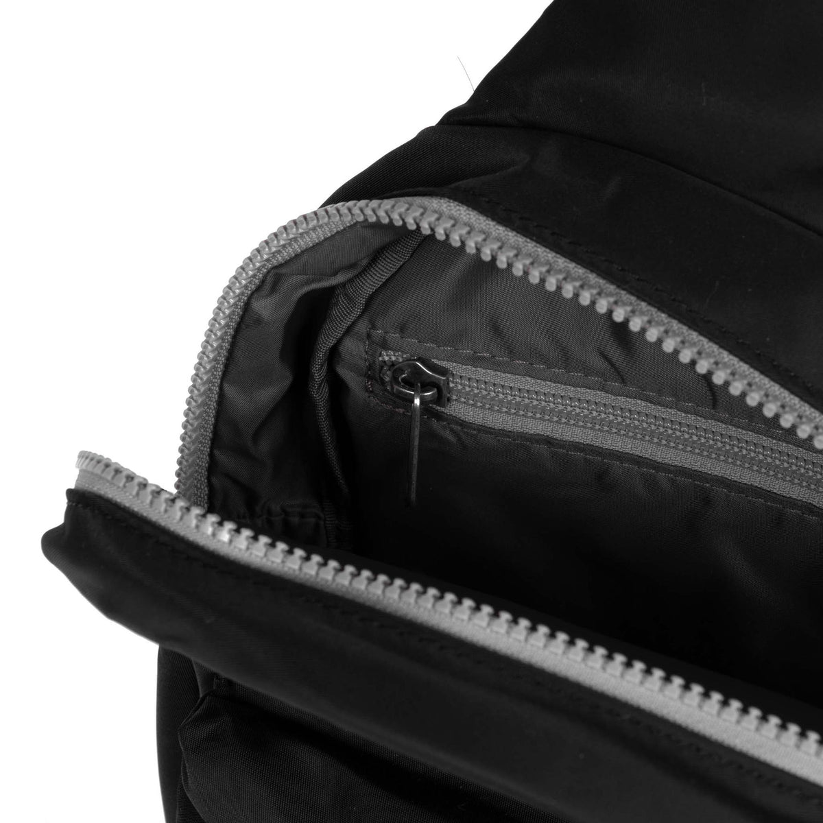 An image of the ROKA London Willesden B XL Recycled Nylon Black