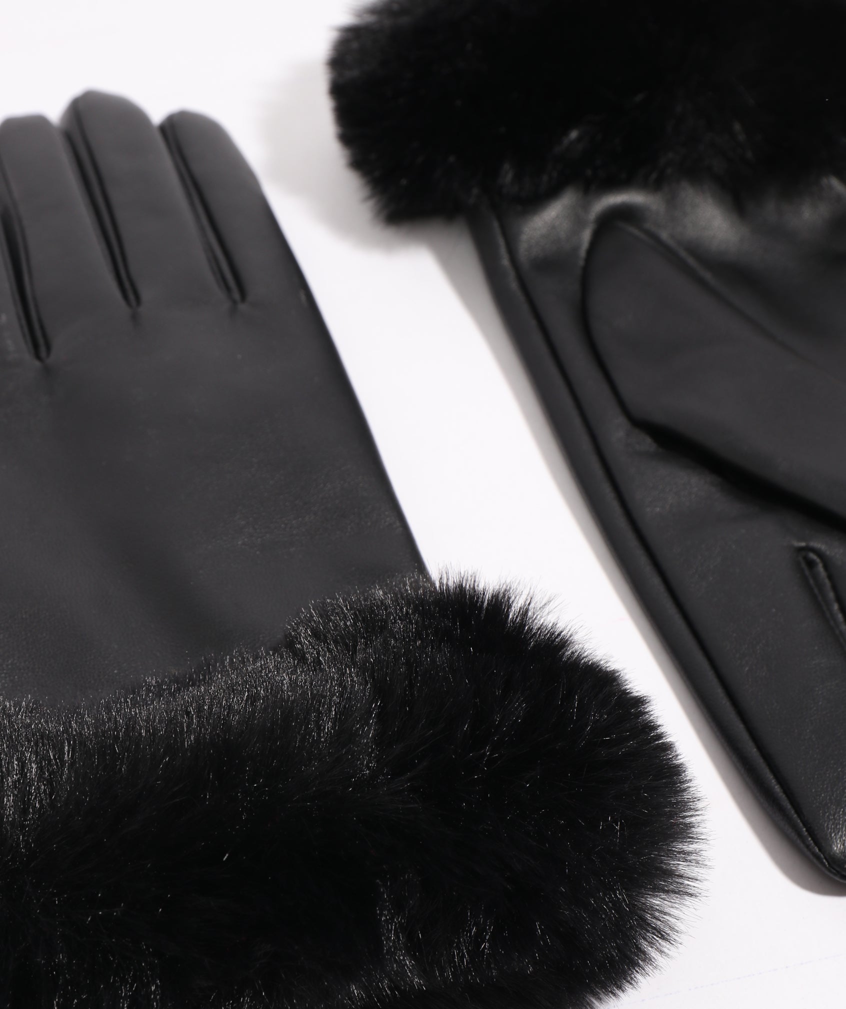 An image of the Pia Rossini Roma Gloves