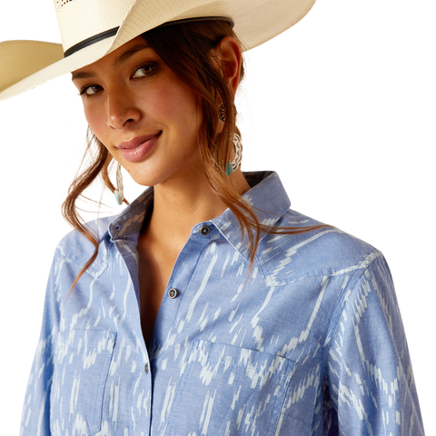 An image of a female model wearing the Ariat Billie Jean Shirt in the colour Black Hawk.