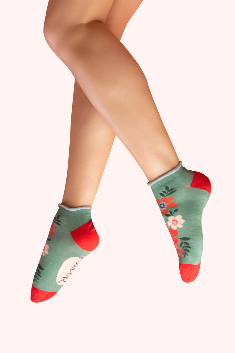 An image of the Powder Floral Spray Trainer Socks - Olive