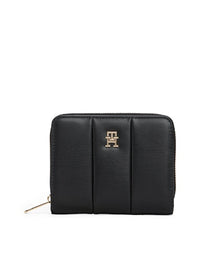 An image of the Tommy Hilfiger Icon Medium Quilted Purse