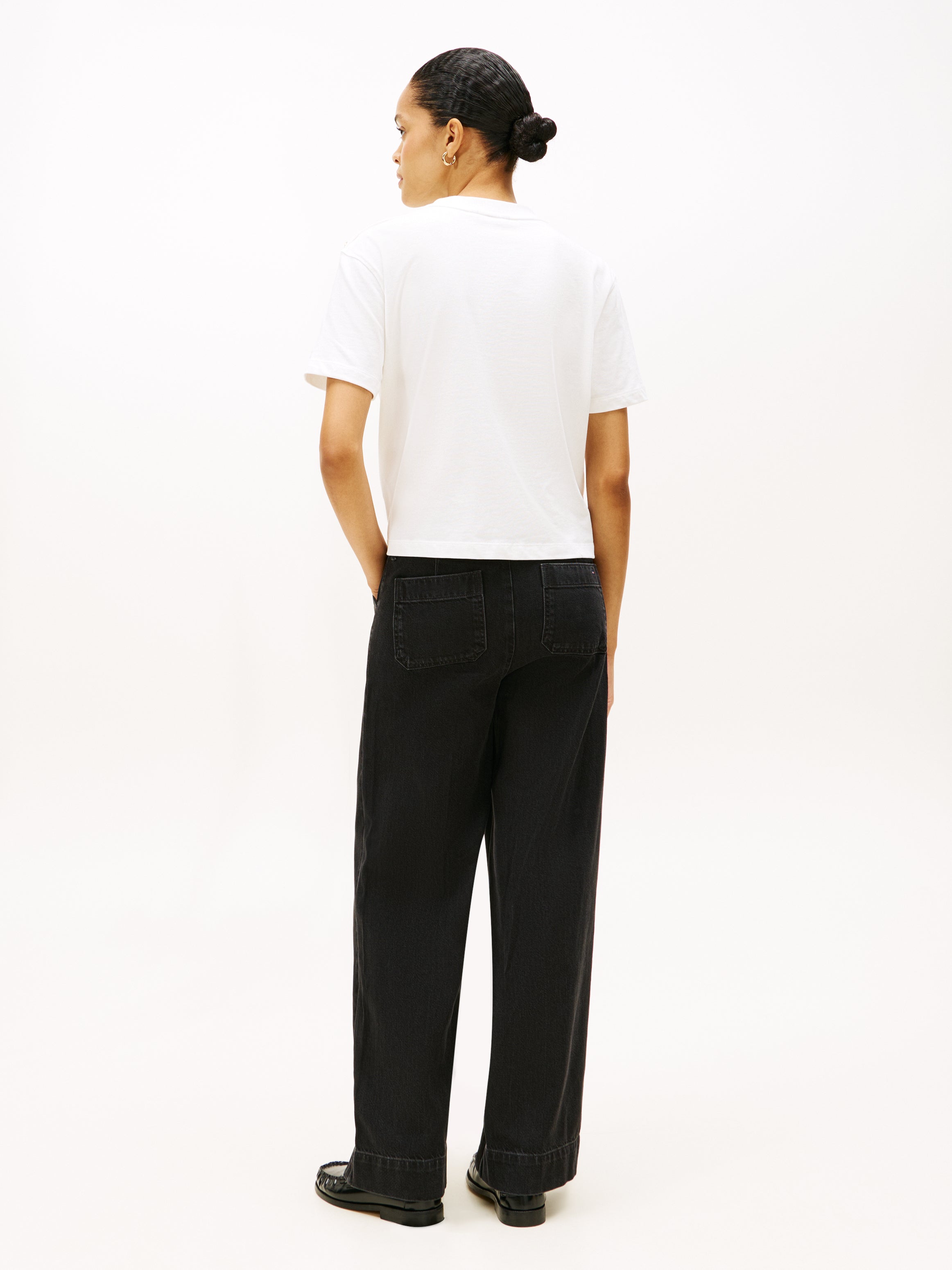 An image of the Tommy Hilfiger Gold Button Script Mdrn SS Tee