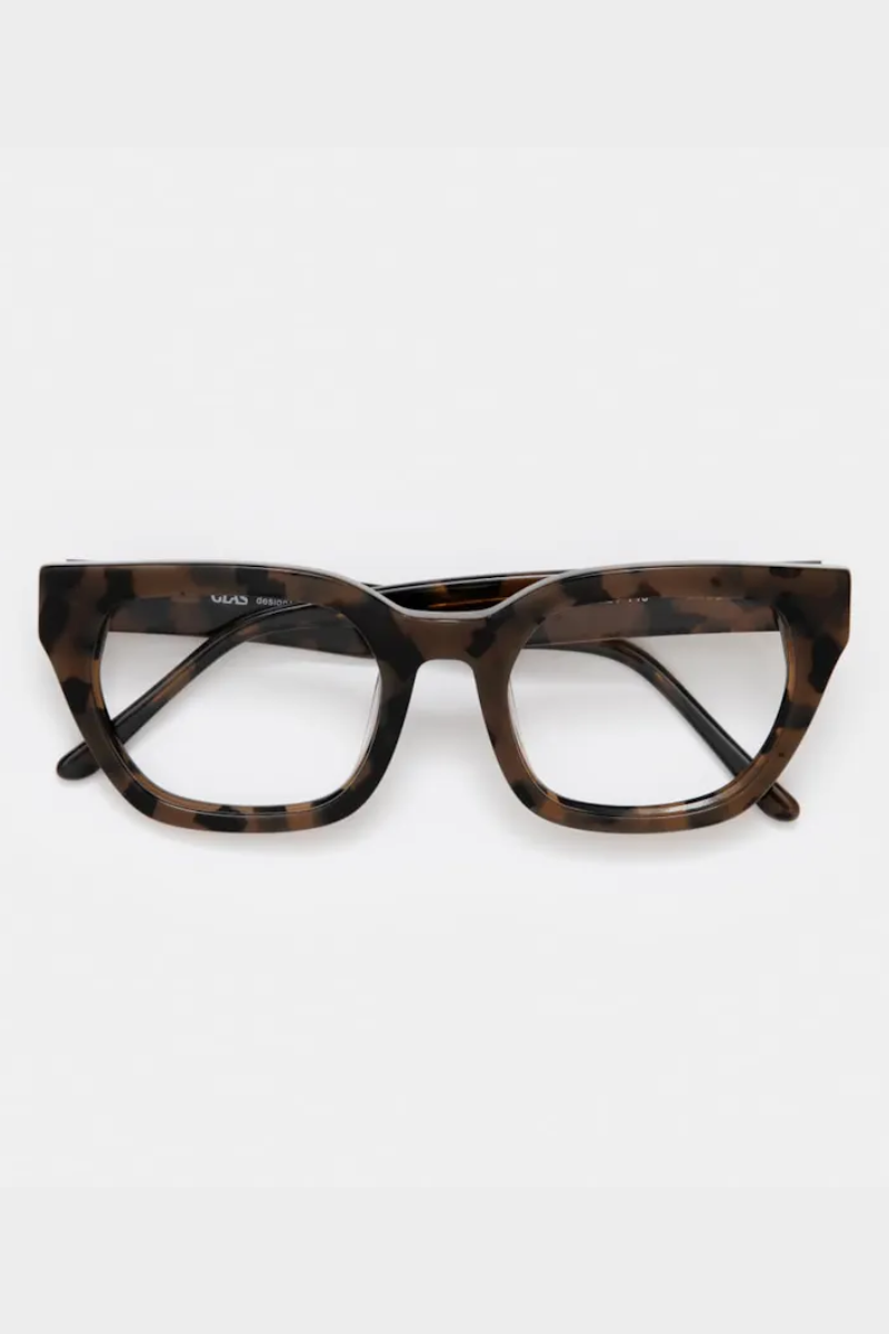 GLAS Kiara Readers. A bold pair of reading glasses with brown tortoiseshell design and CR39 lenses.