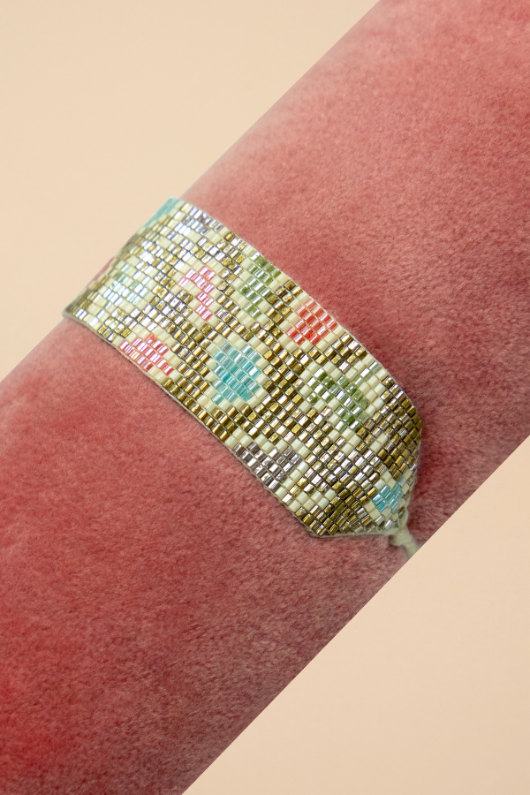An image of the Powder Beaded Bracelet Wide